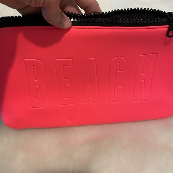 Victoria’s Secret neoprene bag. Hot Pink. NWOT - Picture 3 of 3